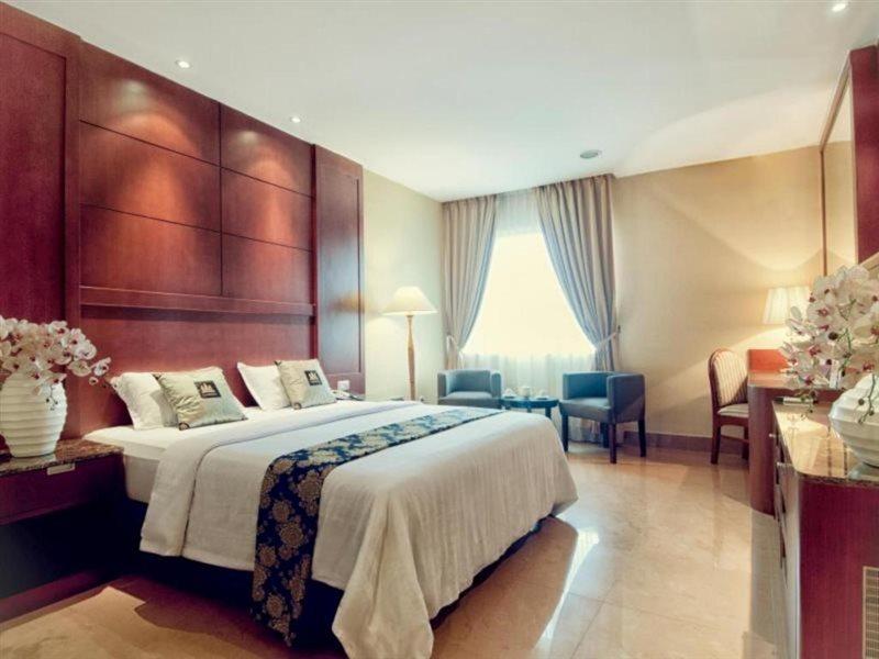 Grand Sakura Hotel Medan Esterno foto