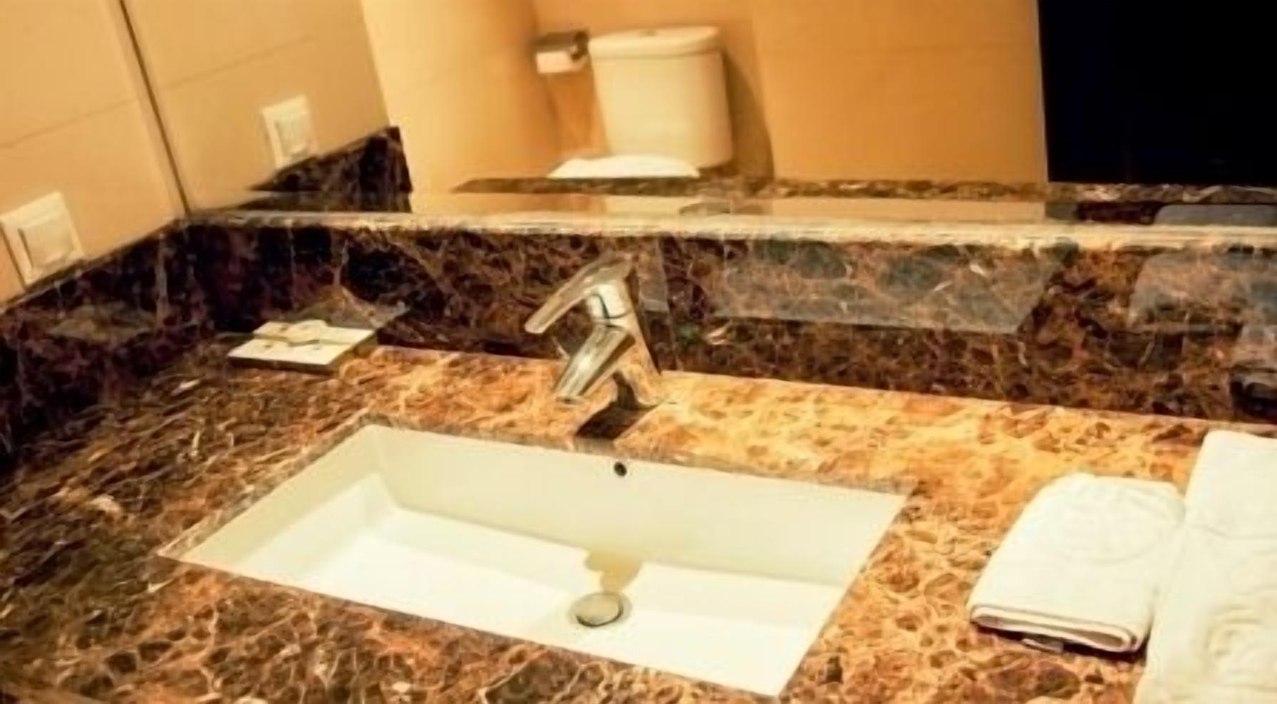 Grand Sakura Hotel Medan Esterno foto