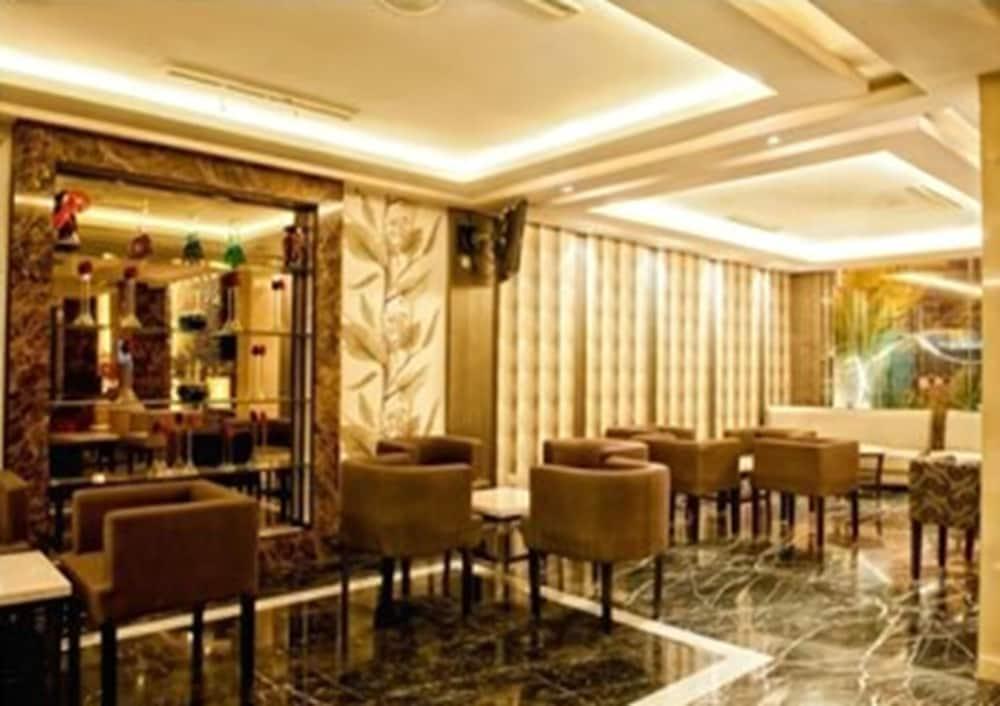 Grand Sakura Hotel Medan Esterno foto
