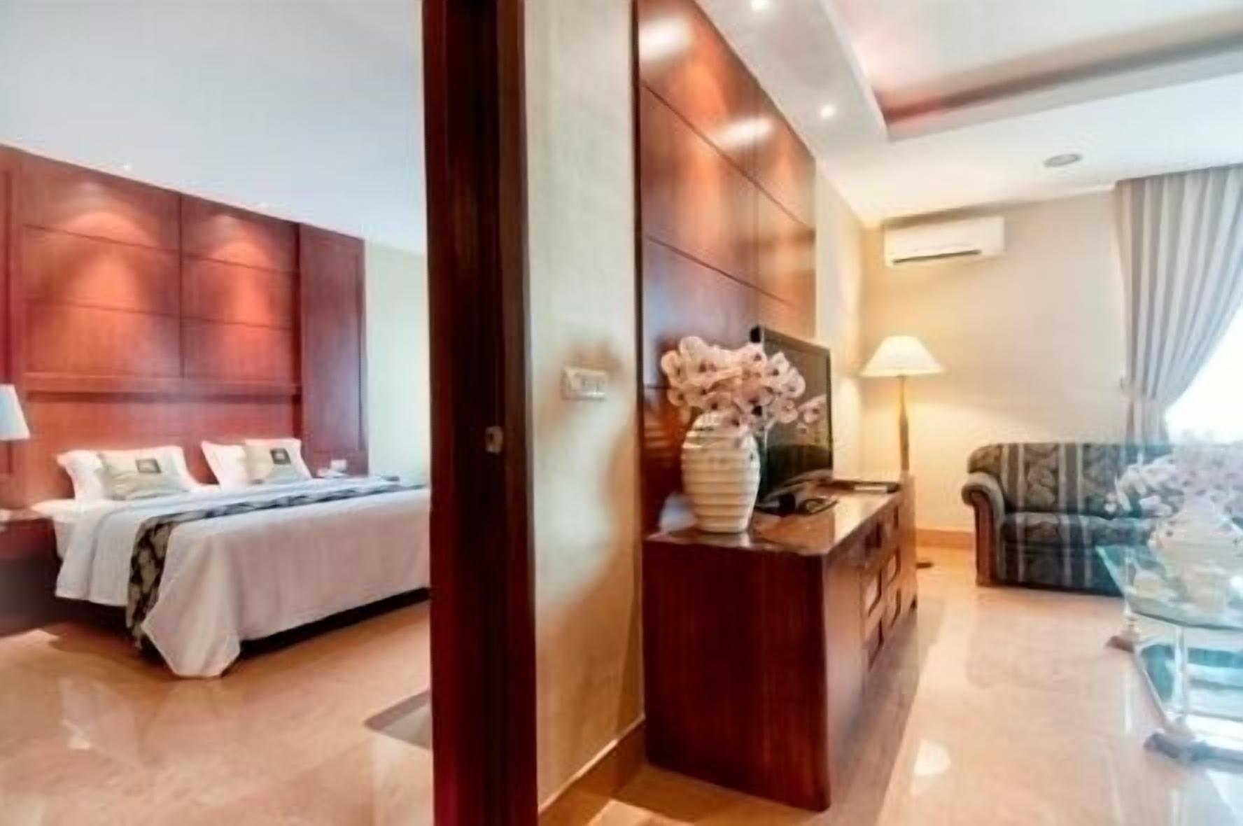 Grand Sakura Hotel Medan Esterno foto
