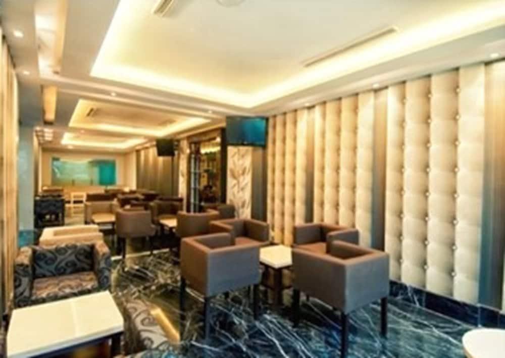 Grand Sakura Hotel Medan Esterno foto