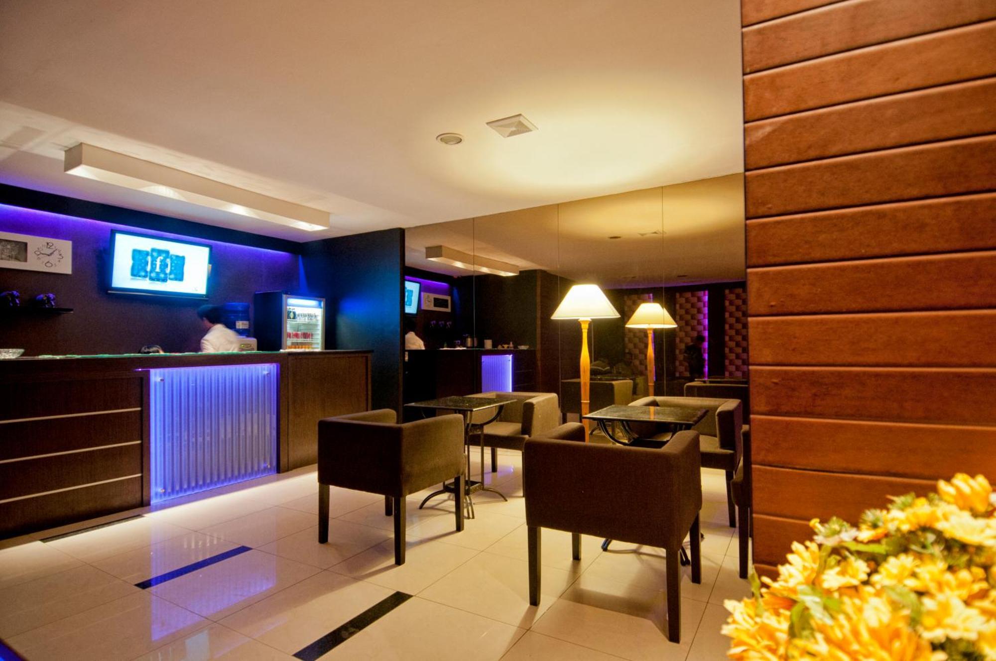 Grand Sakura Hotel Medan Esterno foto