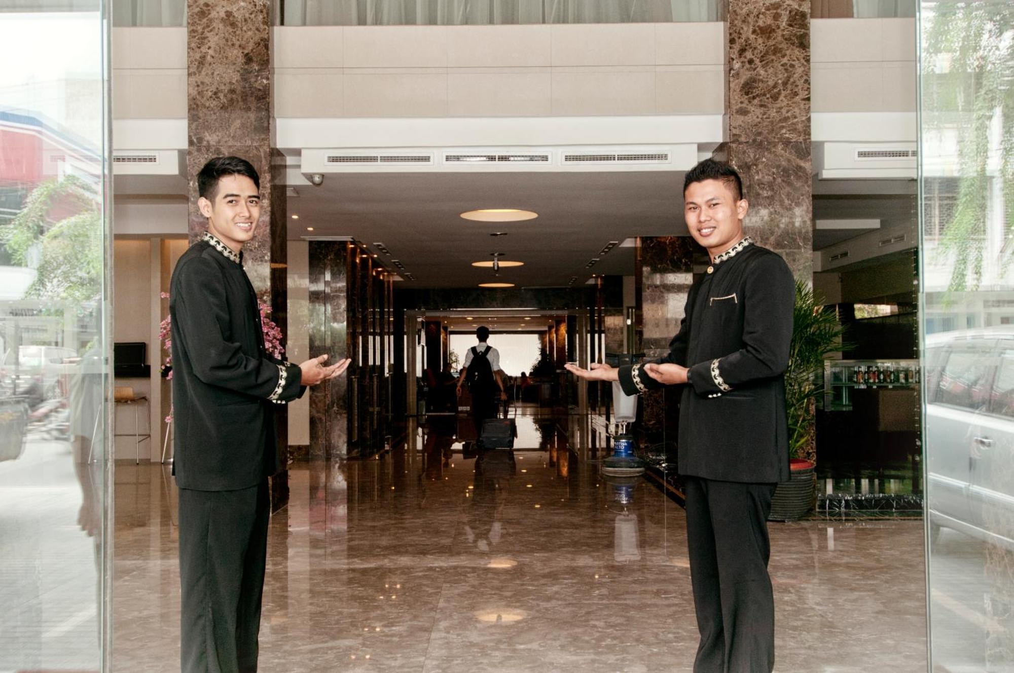 Grand Sakura Hotel Medan Esterno foto