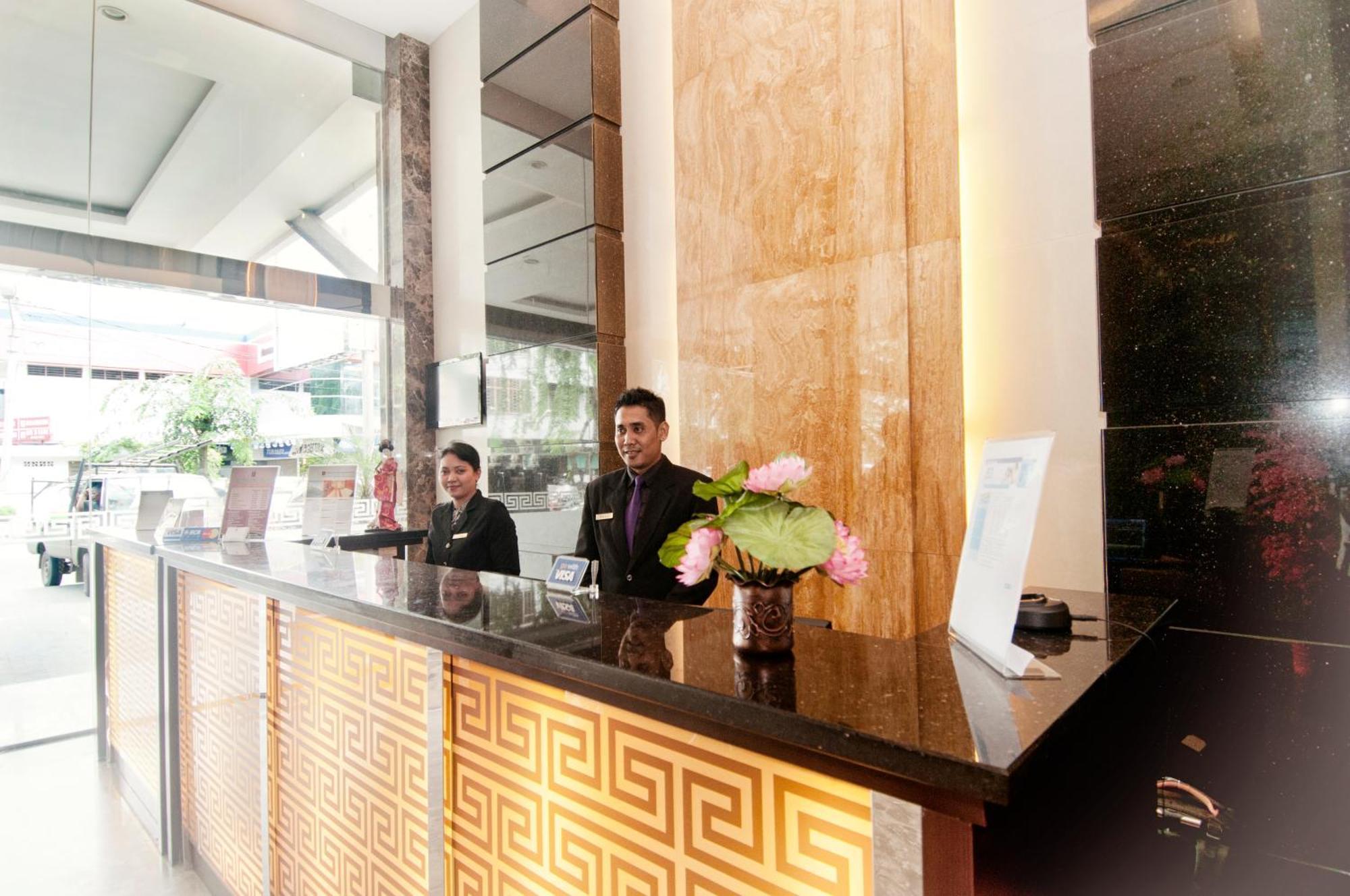 Grand Sakura Hotel Medan Esterno foto