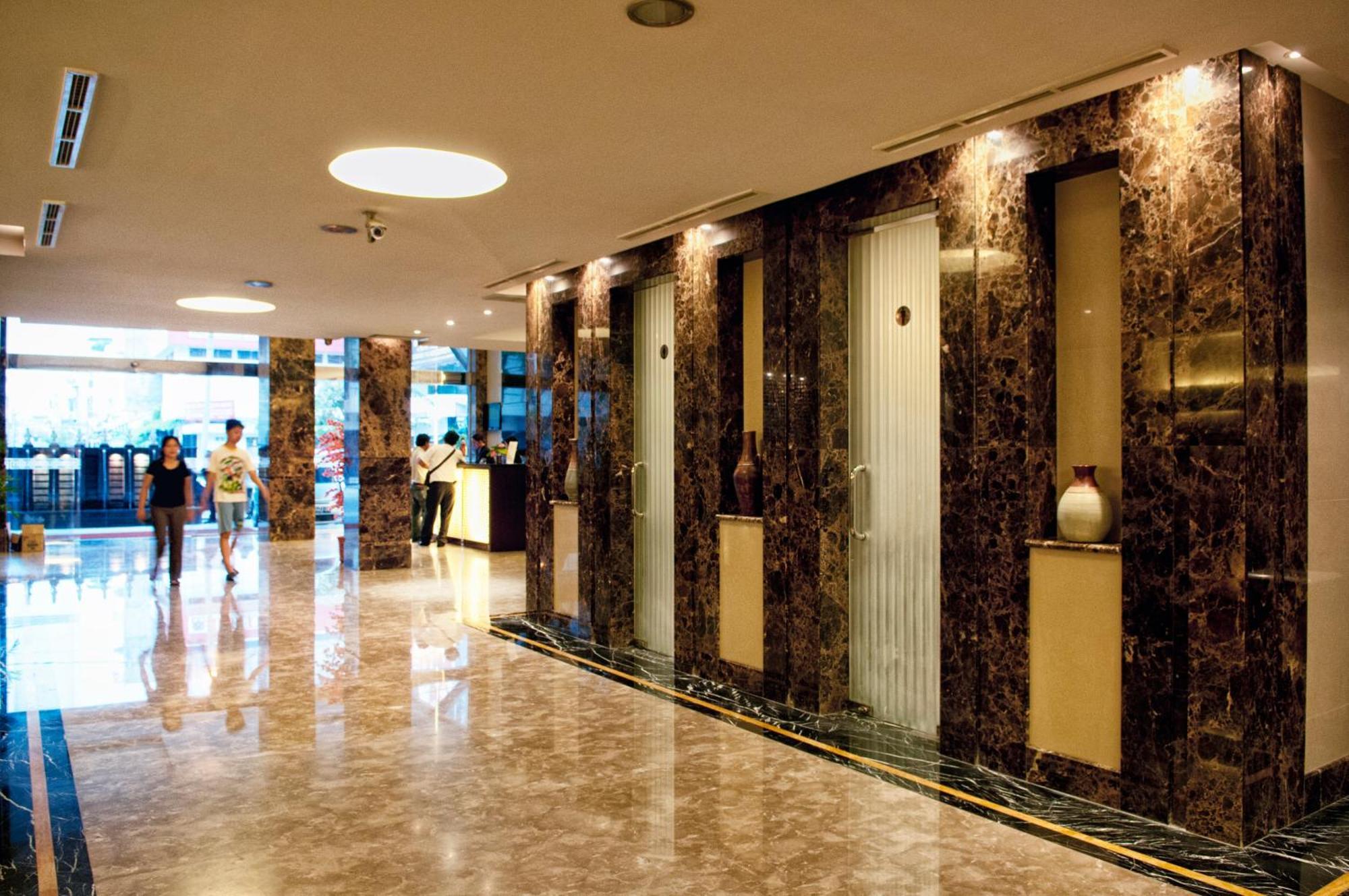 Grand Sakura Hotel Medan Esterno foto