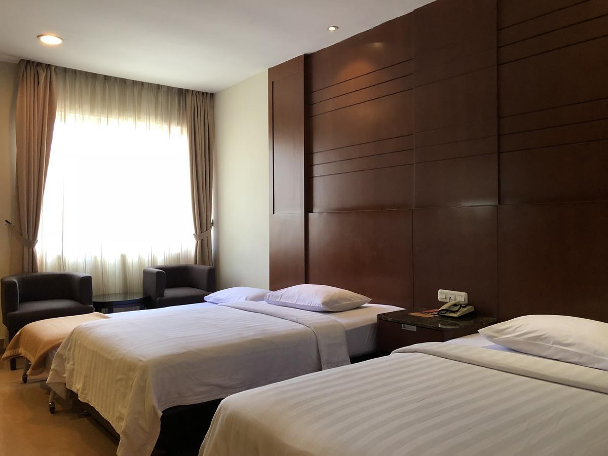 Grand Sakura Hotel Medan Esterno foto
