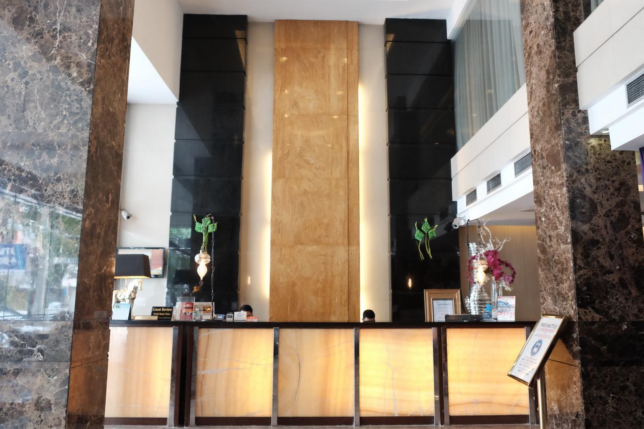 Grand Sakura Hotel Medan Esterno foto