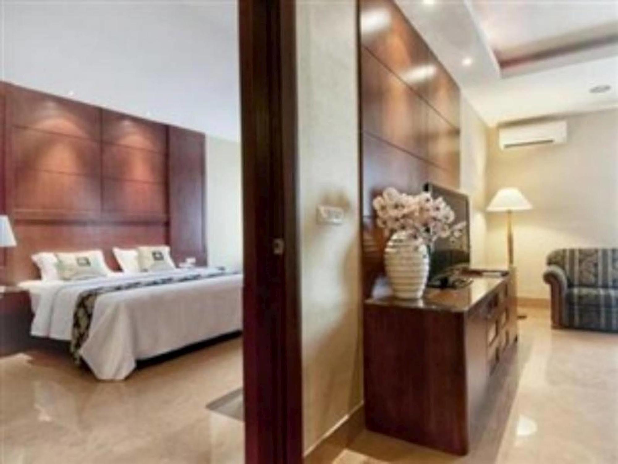 Grand Sakura Hotel Medan Esterno foto
